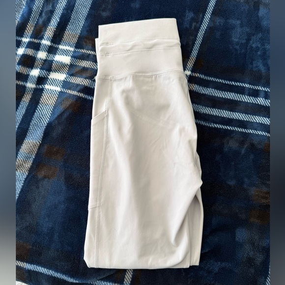 Vuori Women’s Daily Pocket Legging Size M - Picture 3 of 9